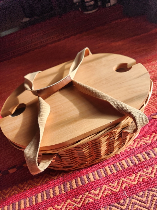 hap tim Other - Woven Picnic Basket with Natural Wood Lid and Beige Straps
